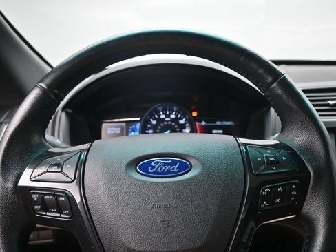 Used 2018 Ford Explorer XLT w/ Equipment Group 202A AWD/4WD image 10
