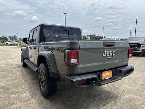 Used 2020 Jeep Gladiator Overland w/ Trailer Tow Package image 5