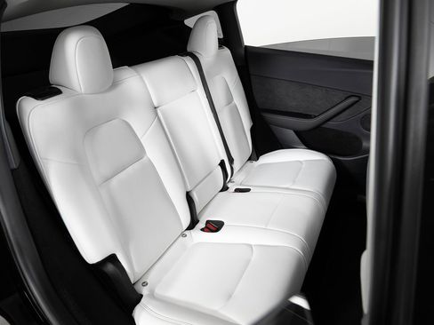 Used 2023 Tesla Model Y Long Range image 24