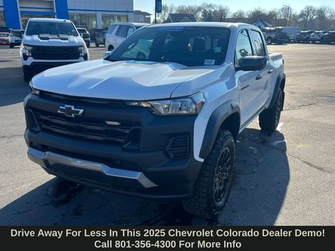 Certified 2025 Chevrolet Colorado Trail Boss AWD/4WD image 2