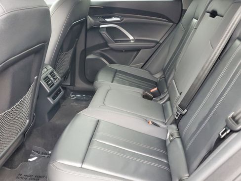 Used 2025 Audi Q5 Premium w/ Convenience Package image 15