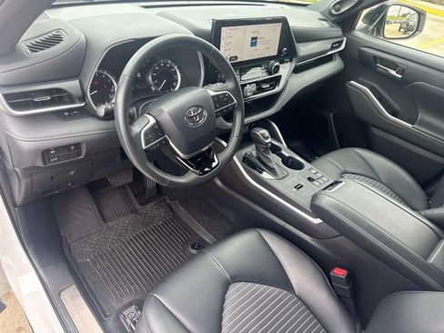 Used 2024 Toyota Highlander XSE FWD image 25