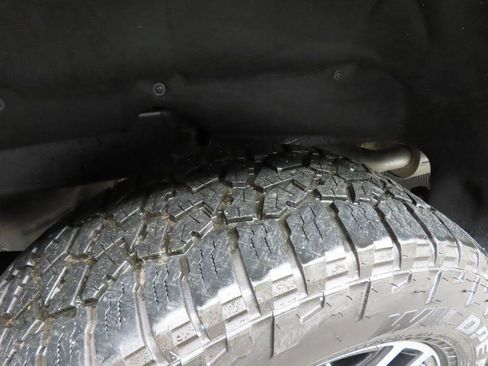 Used 2024 GMC Sierra 1500 AT4 w/ Technology Package image 39