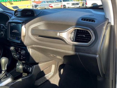 Certified 2022 Jeep Renegade Latitude image 16