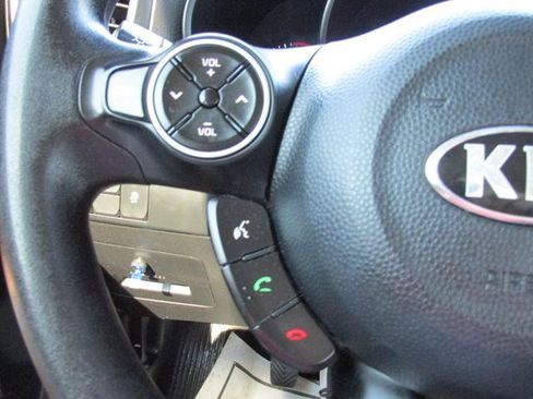 Used 2017 Kia Soul FWD image 16