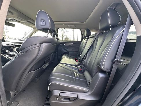 Used 2023 Acura MDX SH-AWD w/ Advance Package image 18