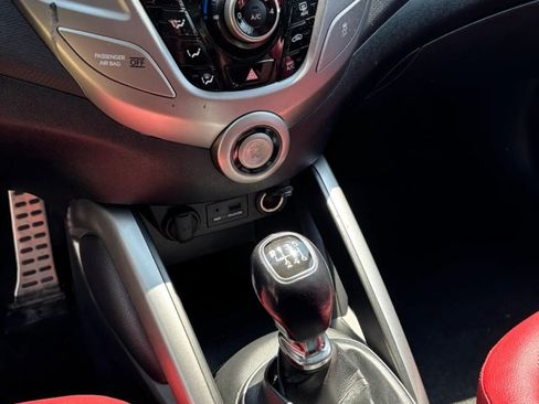 Used 2012 Hyundai Veloster w/ Style Pkg FWD image 23