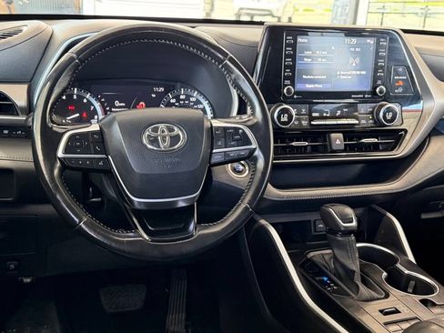 Certified 2020 Toyota Highlander XLE AWD/4WD image 31