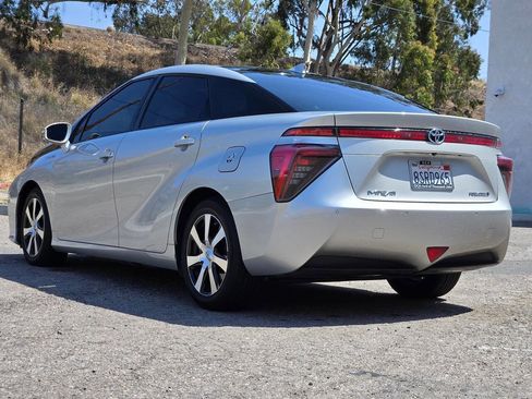 Used 2017 Toyota Mirai Base 4dr Sedan image 12
