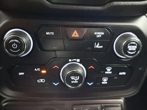 Used 2021 Jeep Renegade Latitude w/ Convenience Group AWD/4WD image 33