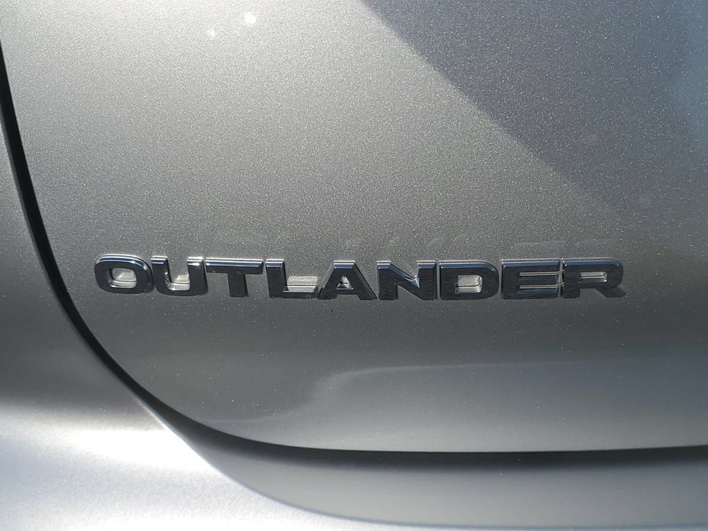 Used 2025 Mitsubishi Outlander ES AWD/4WD image 34