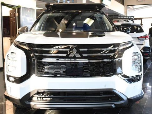 New 2026 Mitsubishi Outlander AWD image 2