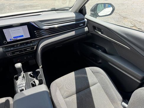 Used 2025 Toyota Camry LE image 15