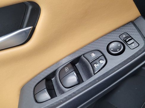 Used 2025 Nissan Sentra SV w/ SV Premium Package image 27