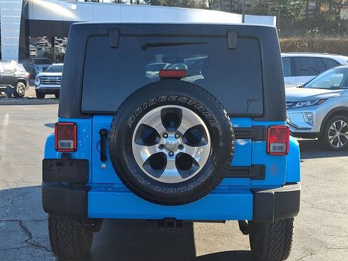 Used 2017 Jeep Wrangler Unlimited Sahara w/ Connectivity Group image 5