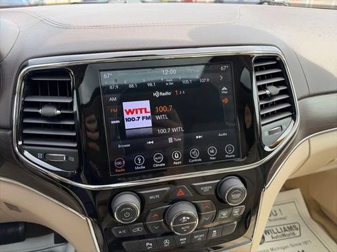 Used 2019 Jeep Grand Cherokee Overland AWD/4WD image 15