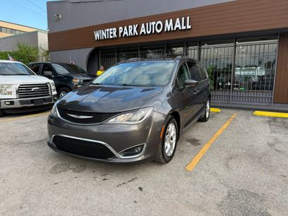 Used 2017 Chrysler Pacifica Touring-L w/ Tire & Wheel Group