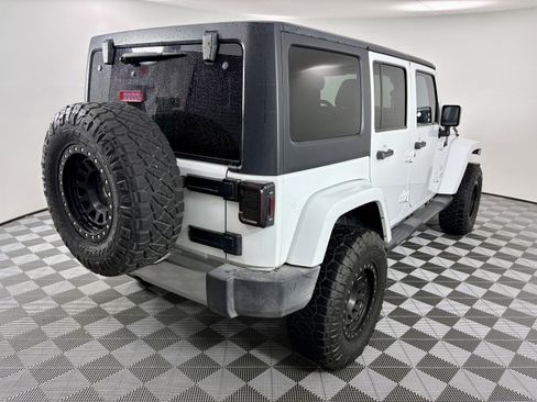 Used 2017 Jeep Wrangler Unlimited Sahara image 5