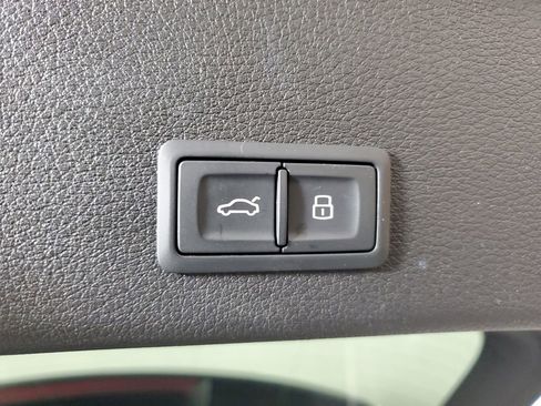 Used 2022 Audi e-tron Premium image 10