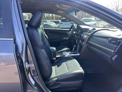 Used 2014 Toyota Camry SE image 14