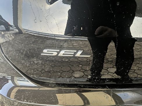 Used 2023 Ford Edge SEL w/ Convenience Package image 7