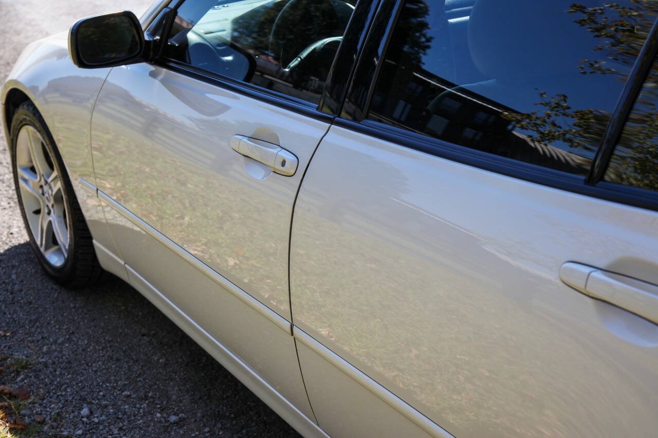 Used 2001 Lexus IS 300 w/ Leather Trim Pkg RWD image 15
