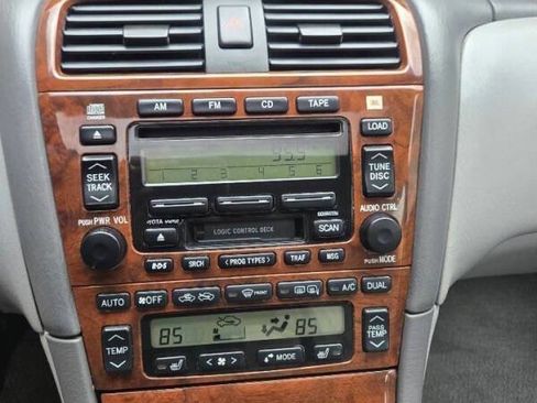 Used 2000 Toyota Avalon XLS image 12