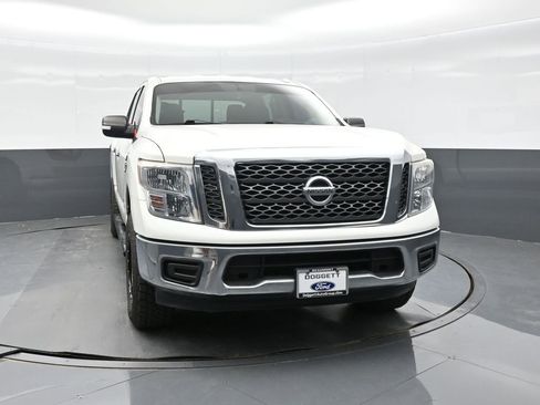 Used 2017 Nissan Titan SV RWD image 16