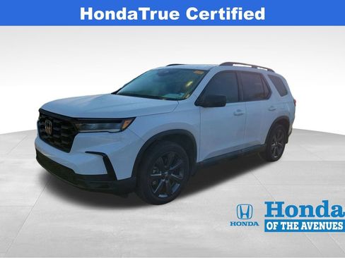 Used 2025 Honda Pilot Sport image 4