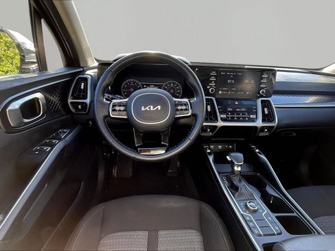 Used 2022 Kia Sorento LX AWD/4WD image 10