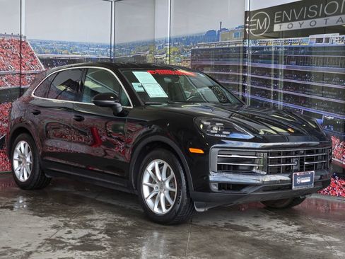 Used 2024 Porsche Cayenne image 1