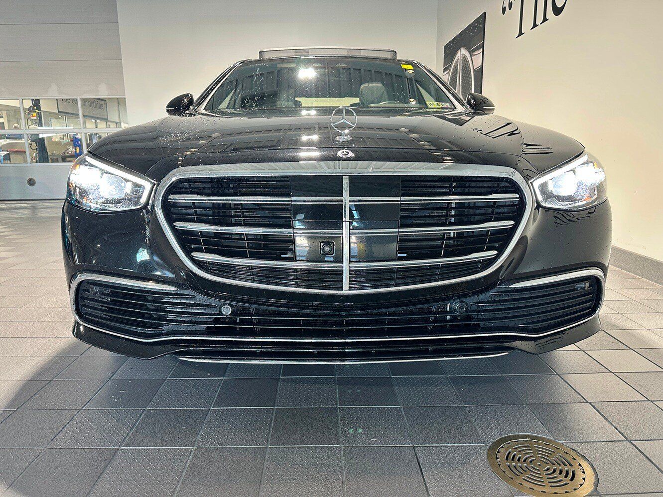 Used 2023 Mercedes-Benz S 580 4MATIC Sedan image 2
