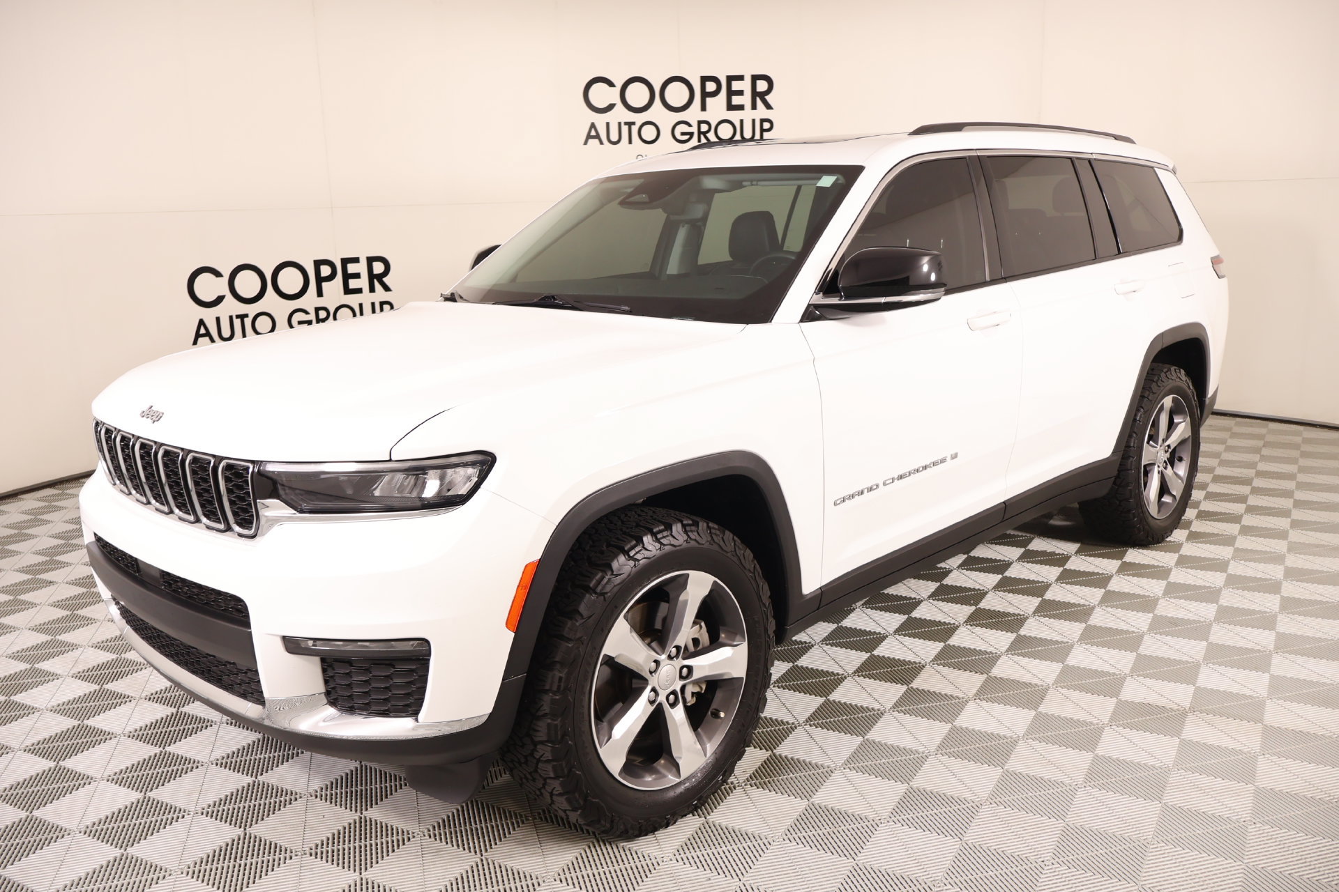Used 2021 Jeep Grand Cherokee L Limited AWD/4WD image 11