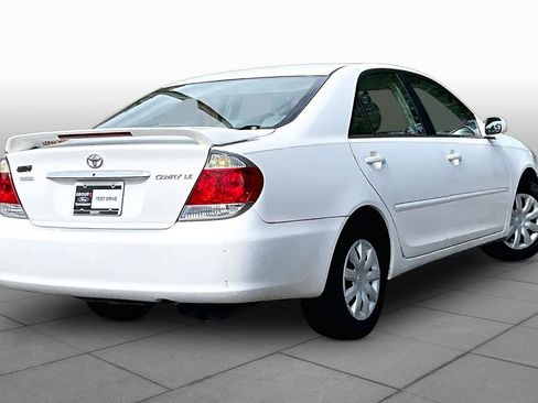 Used 2005 Toyota Camry LE FWD image 12