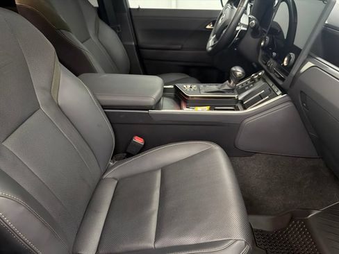 Used 2025 Lexus GX 550 AWD/4WD image 34