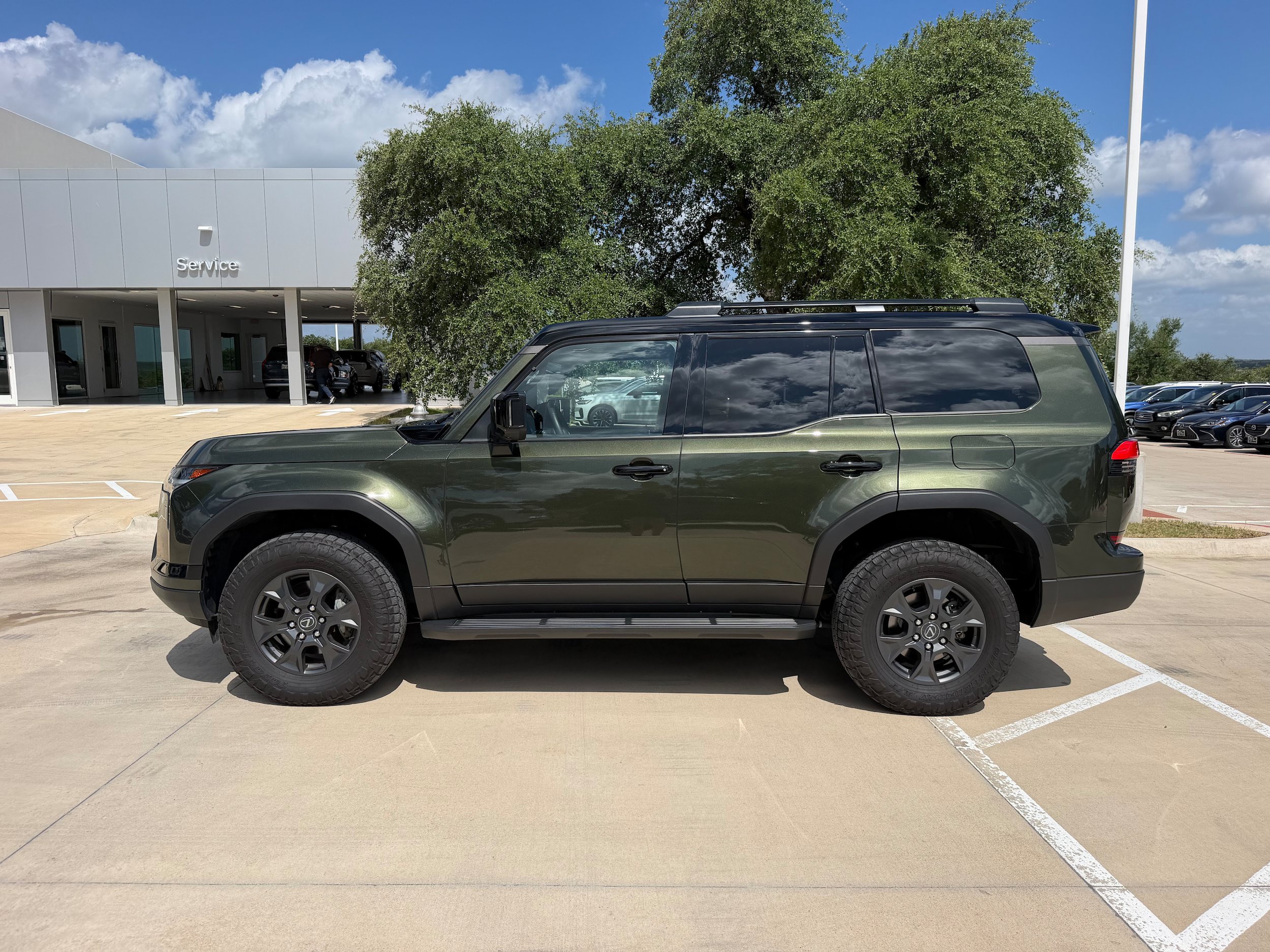 Used 2024 Lexus GX 550 AWD/4WD image 3