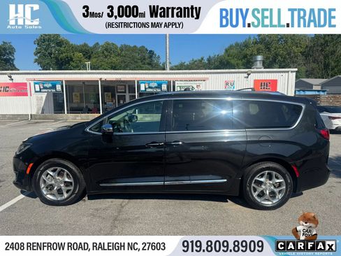 Used 2017 Chrysler Pacifica Limited FWD image 2