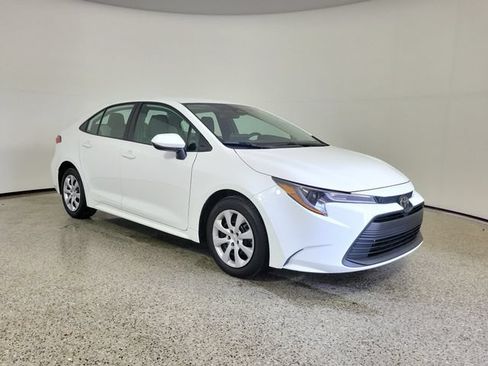Used 2025 Toyota Corolla LE FWD image 4
