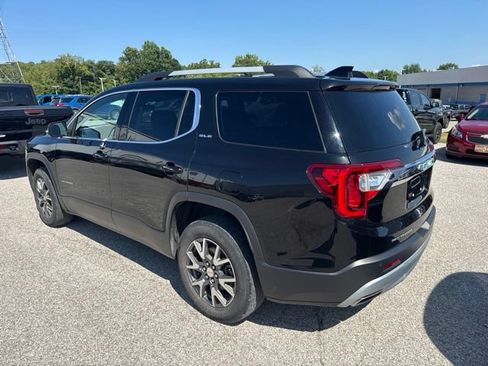 Used 2022 GMC Acadia SLE w/ Driver Convenience Package FWD image 3