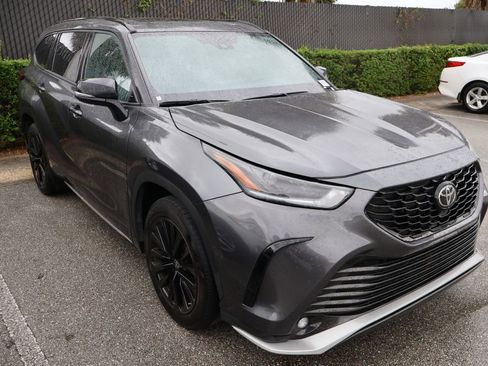 Used 2025 Toyota Highlander XSE image 6