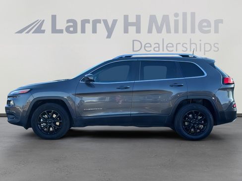 Used 2018 Jeep Cherokee Latitude Plus w/ Trailer Tow Group image 2