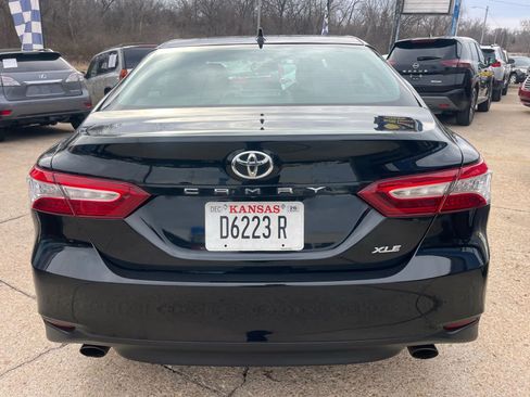 Used 2020 Toyota Camry XLE image 8