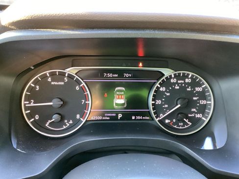 Used 2023 Nissan Rogue SV w/ SV Premium B Package FWD image 11