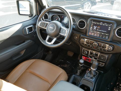 Used 2023 Jeep Wrangler Rubicon w/ Safety Group image 9