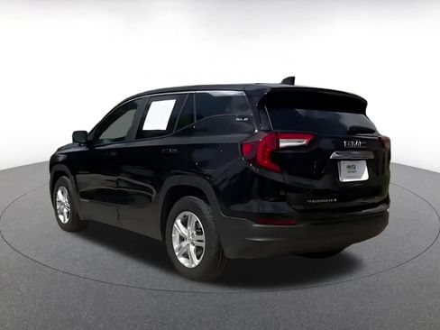 Used 2024 GMC Terrain SLE FWD image 10