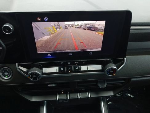 Used 2024 Chevrolet Colorado Trail Boss w/ Advanced Trailering Package AWD/4WD image 9