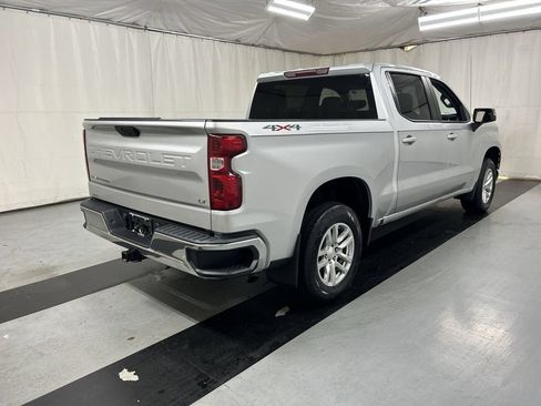Used 2022 Chevrolet Silverado 1500 LT AWD/4WD image 2
