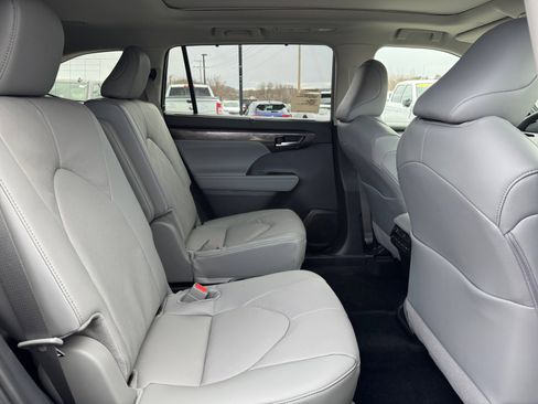 New 2026 Toyota Highlander Platinum AWD/4WD image 27