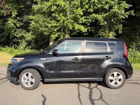 Used 2019 Kia Soul w/ Convenience Package FWD image 4