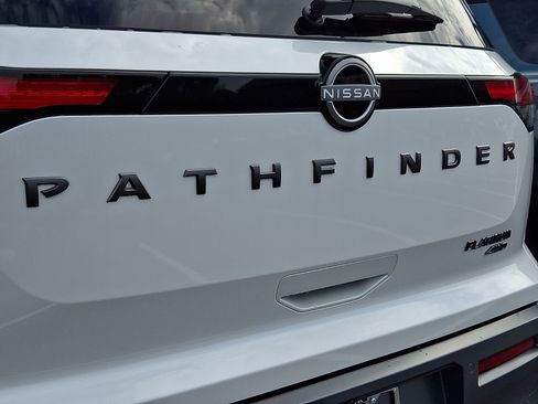 New 2026 Nissan Pathfinder Platinum AWD/4WD image 5